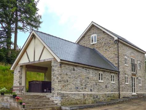 Lodge Cottage and Old Farmhouse, Cwmygerwyn